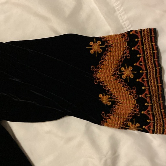 Johnny Was embroidered velvet shawl - Picture 4 of 6